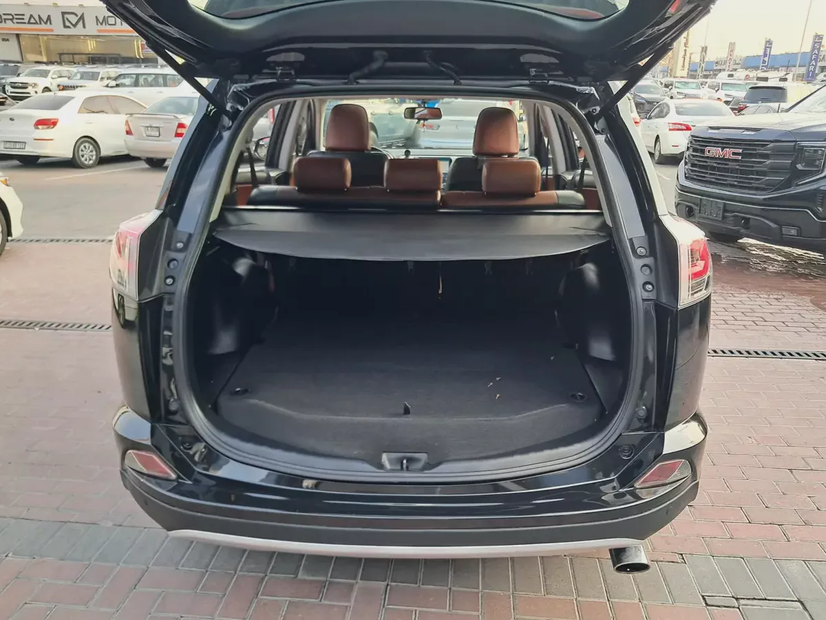 Toyota Rav 4 VX 2016 | GCC Specs | Full Option | Excellent Condition-7-7
