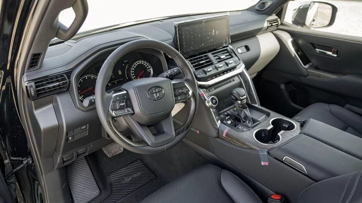 Toyota Land Cruiser VXR 3.5L-4-0