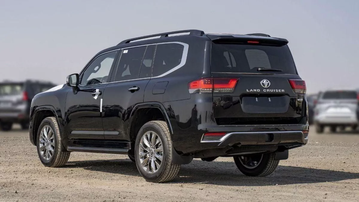 Toyota Land Cruiser VXR 3.5L-6-0
