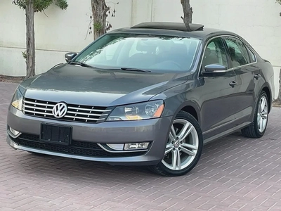 VOLKSWAGEN PASSAT - GCC SPECS - FULL SERVICE HISTORY - UNDER WARRANTY - ORIGINAL PAINT --0