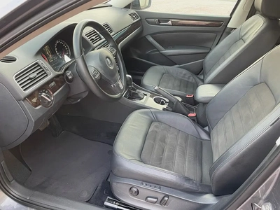 VOLKSWAGEN PASSAT - GCC SPECS - FULL SERVICE HISTORY - UNDER WARRANTY - ORIGINAL PAINT --10