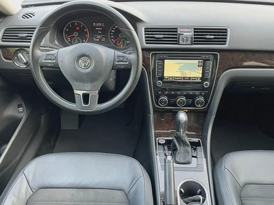 VOLKSWAGEN PASSAT - GCC SPECS - FULL SERVICE HISTORY - UNDER WARRANTY - ORIGINAL PAINT --11