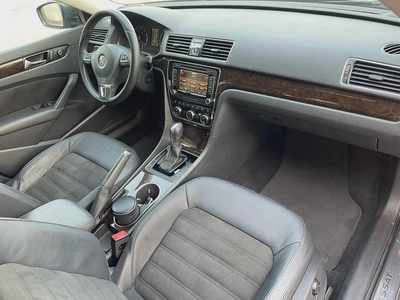 VOLKSWAGEN PASSAT - GCC SPECS - FULL SERVICE HISTORY - UNDER WARRANTY - ORIGINAL PAINT --15