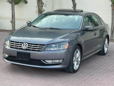 VOLKSWAGEN PASSAT - GCC SPECS - FULL SERVICE HISTORY - UNDER WARRANTY - ORIGINAL PAINT --2