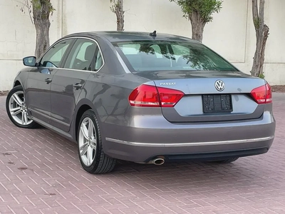 VOLKSWAGEN PASSAT - GCC SPECS - FULL SERVICE HISTORY - UNDER WARRANTY - ORIGINAL PAINT --4