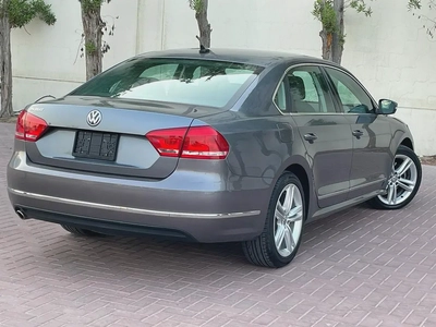 VOLKSWAGEN PASSAT - GCC SPECS - FULL SERVICE HISTORY - UNDER WARRANTY - ORIGINAL PAINT --5