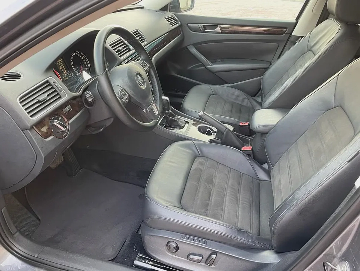 VOLKSWAGEN PASSAT - GCC SPECS - FULL SERVICE HISTORY - UNDER WARRANTY - ORIGINAL PAINT --10-10