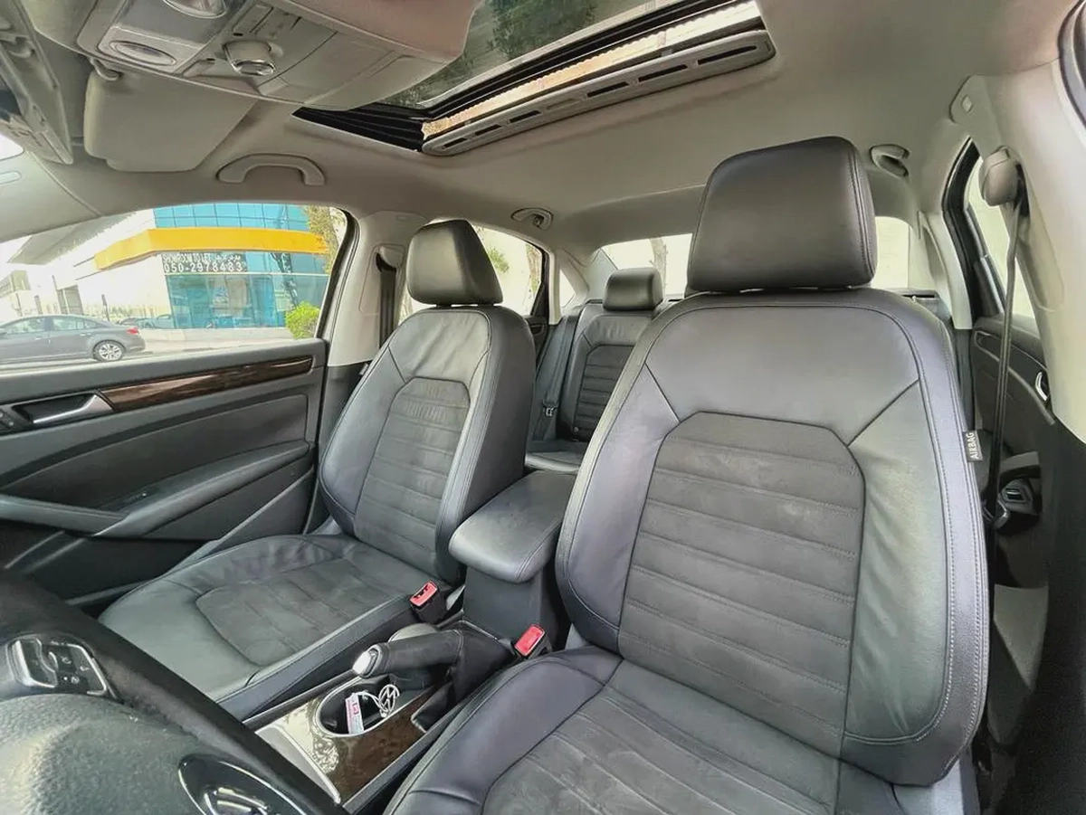 VOLKSWAGEN PASSAT - GCC SPECS - FULL SERVICE HISTORY - UNDER WARRANTY - ORIGINAL PAINT --14-14