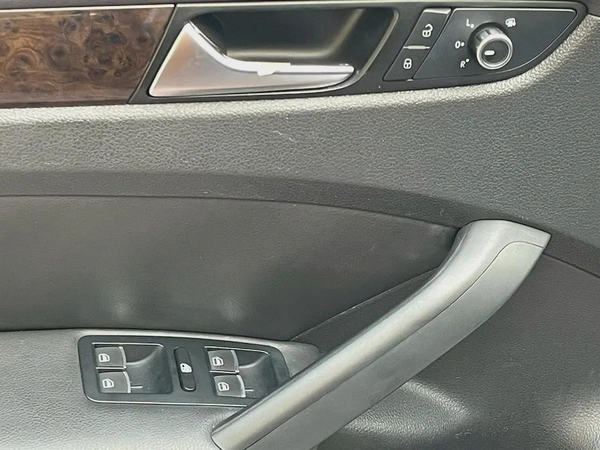 VOLKSWAGEN PASSAT - GCC SPECS - FULL SERVICE HISTORY - UNDER WARRANTY - ORIGINAL PAINT -