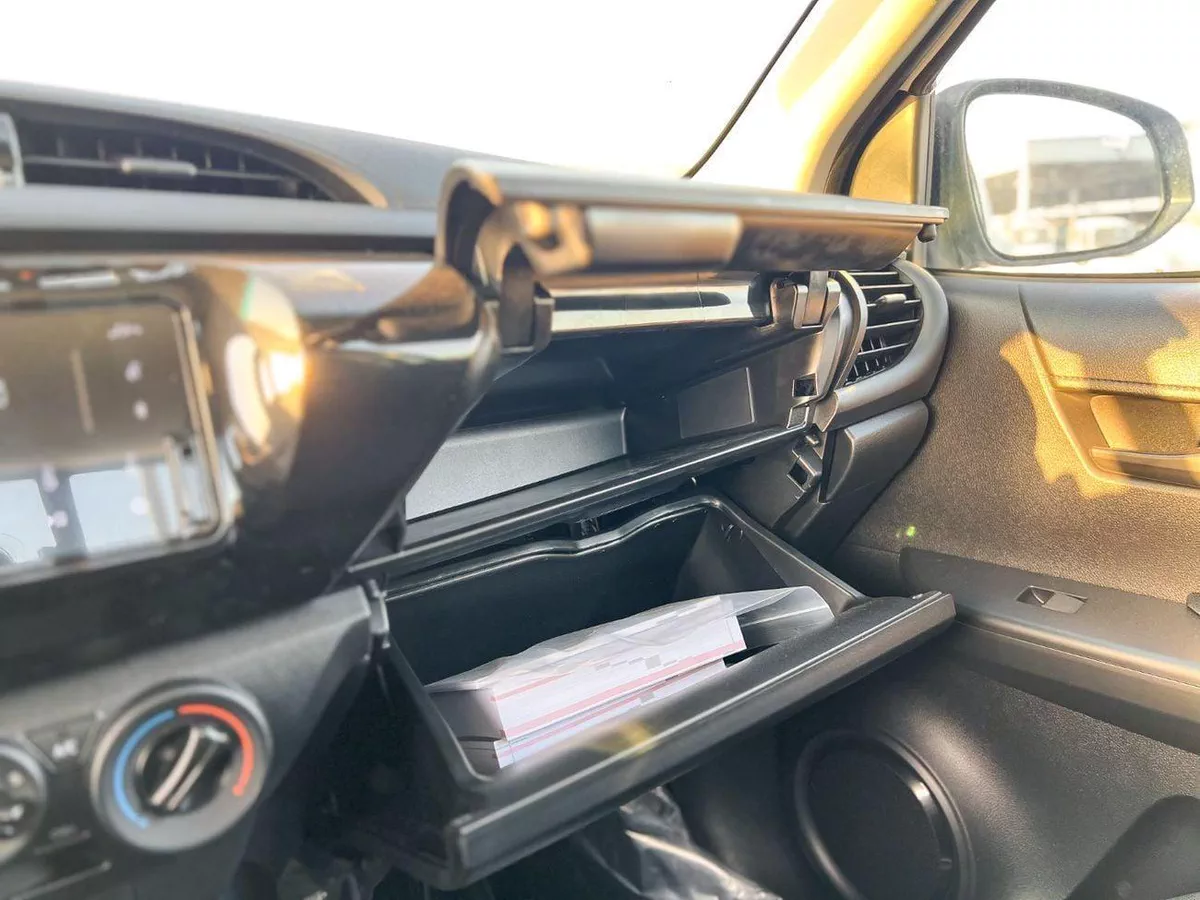 Toyota Hilux DLX EXPORT PRICE - TOYOTA HILUX 2.4L-11-0