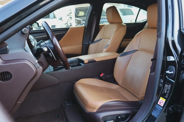 Lexus ES 350 F SPORT 2019 | GCC Specs | Pristine Condition