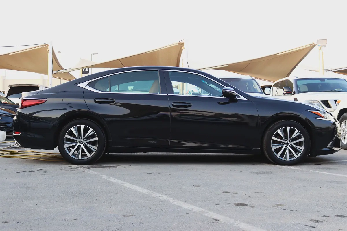 Lexus ES 350 F SPORT 2019 | GCC Specs | Pristine Condition-5-5