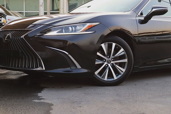 Lexus ES 350 F SPORT 2019 | GCC Specs | Pristine Condition