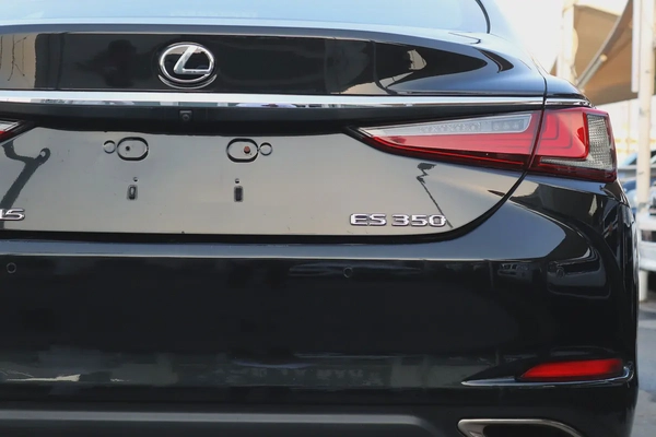 Lexus ES 350 F SPORT 2019 | GCC Specs | Pristine Condition