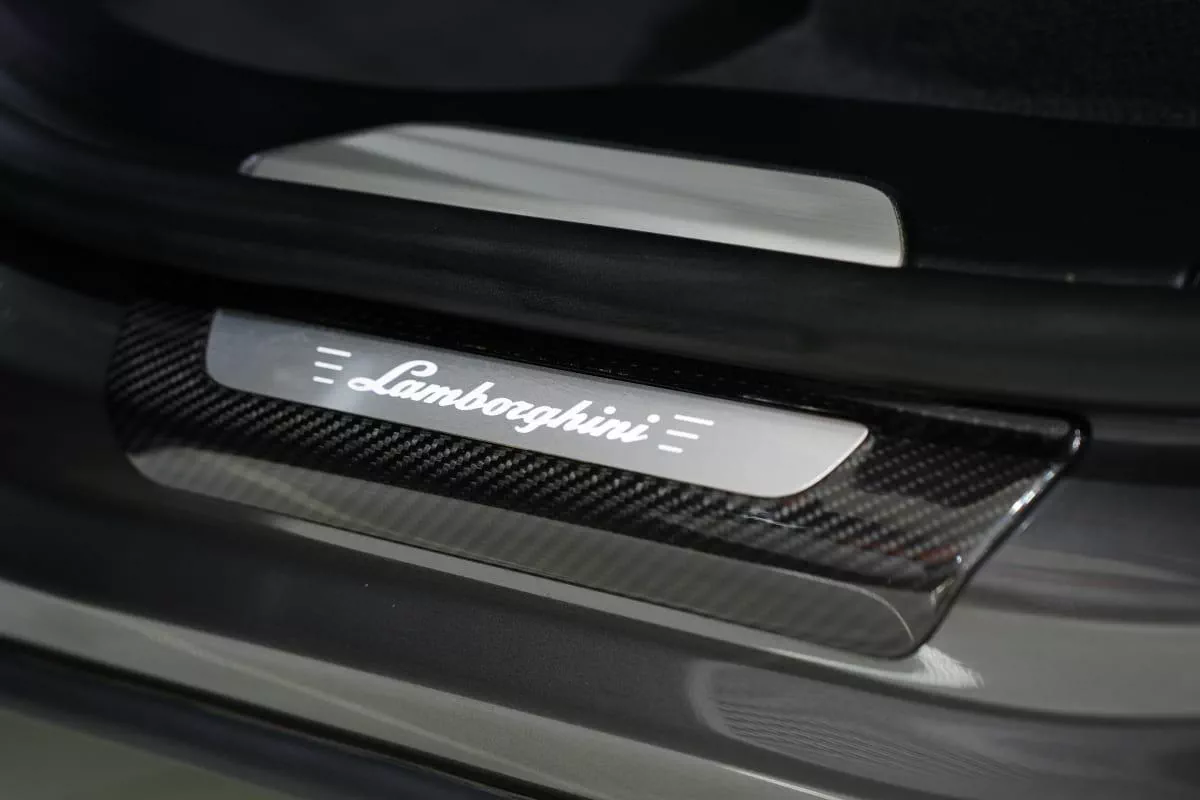 Lamborghini Urus-2-2