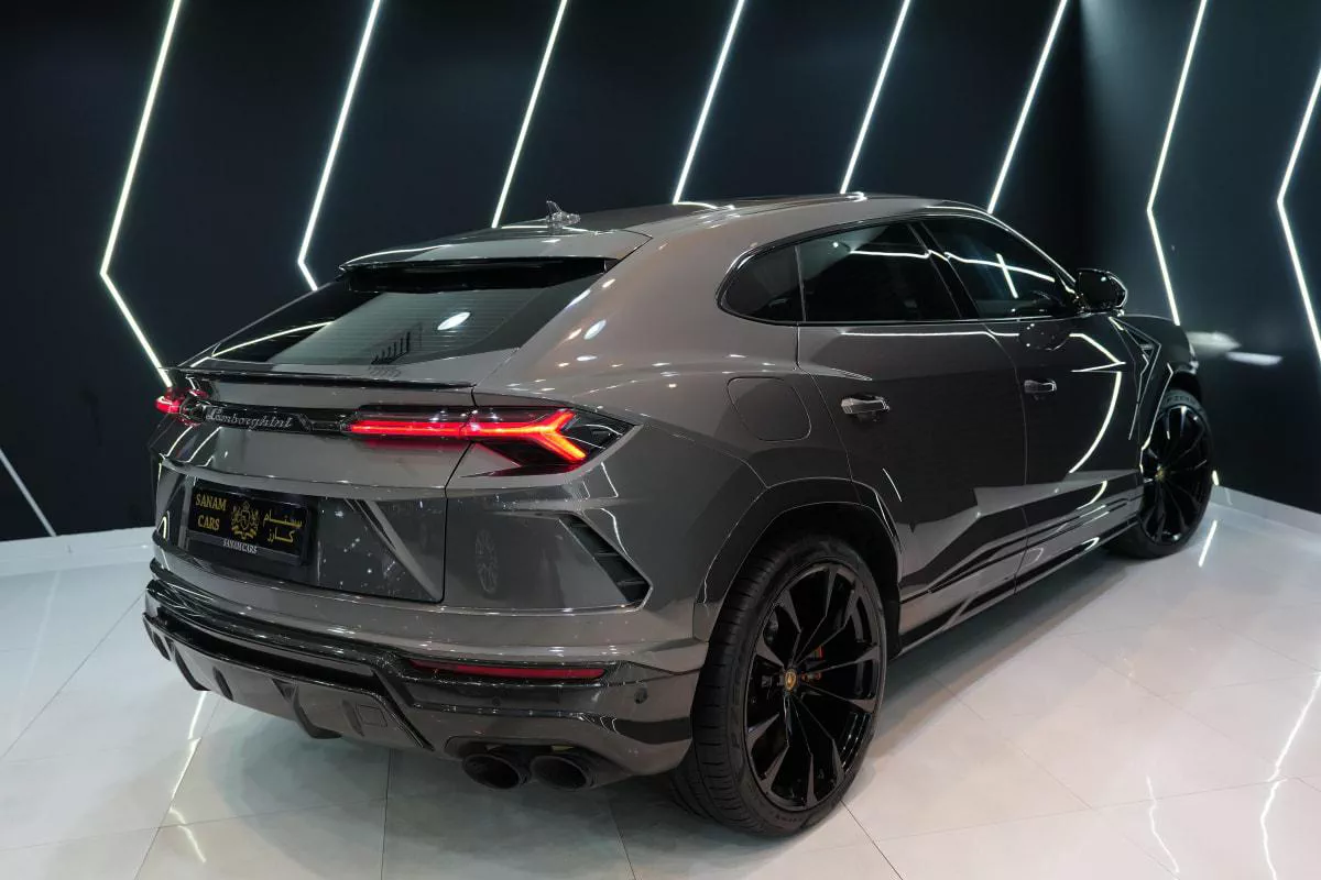 Lamborghini Urus-4-4