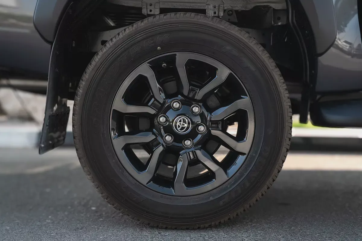 TOYOTA HILUX ADVENTURE 4.0 2026 GCC SPECS-8-8