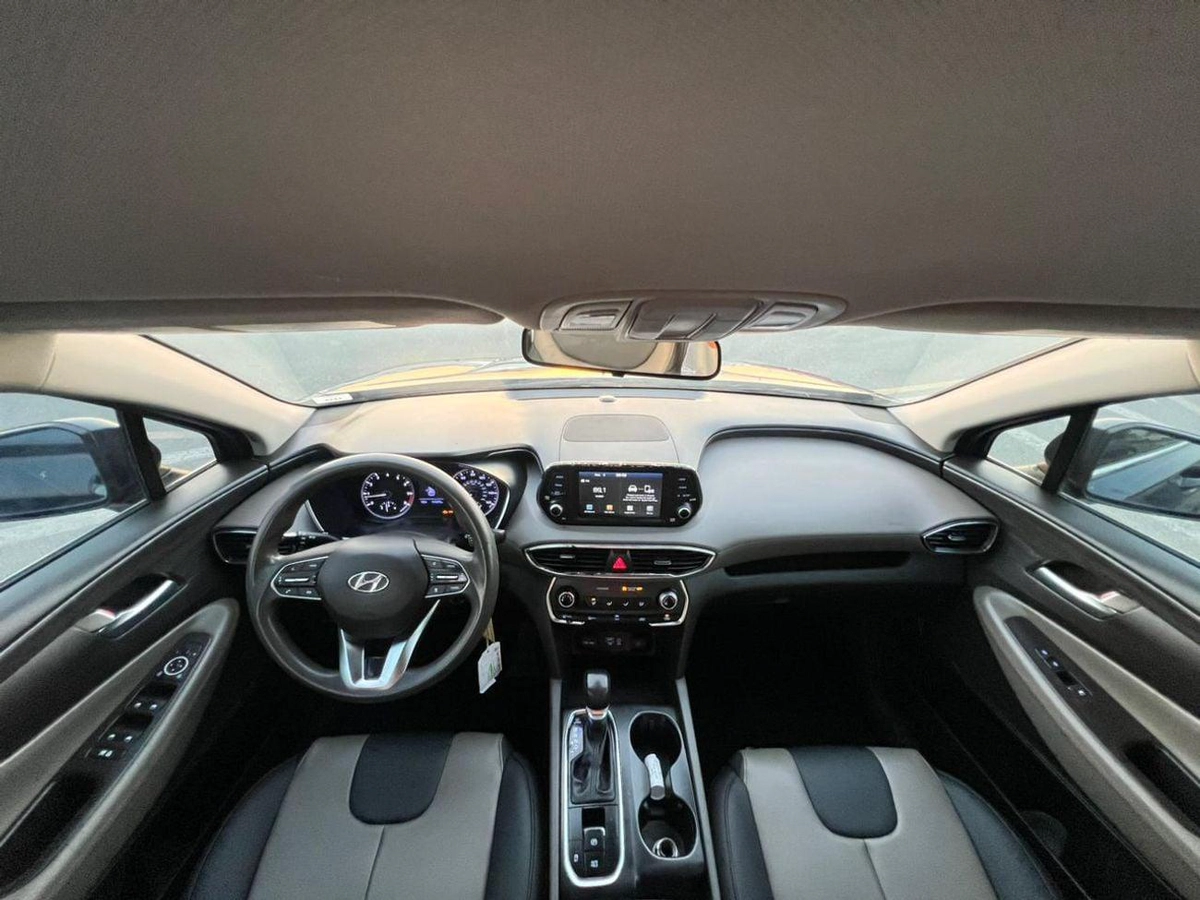 Hyundai Santa Fe 2019 Mid Option - 2.4L V4 - Rear Camera - Leather Seat --9-0