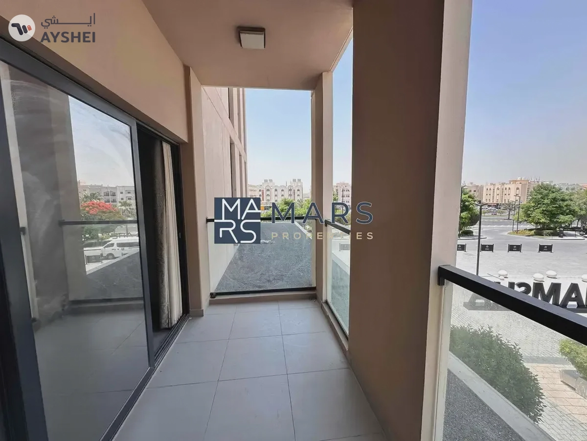 Brand new balcony studio with kitchen appliances-8-8