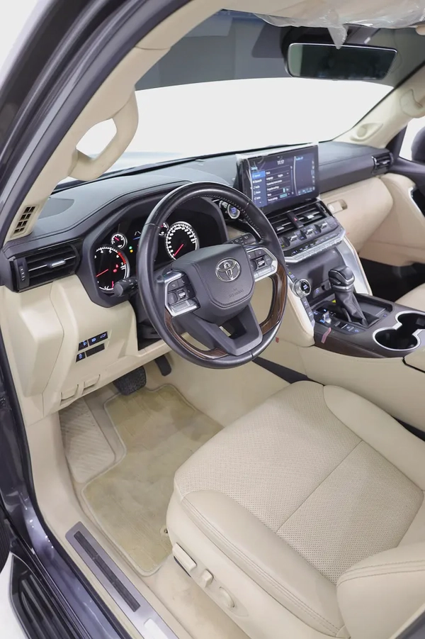 LAND CRUISER GXR GCC TWIN TURBO V6 - PERFECT CONDITION