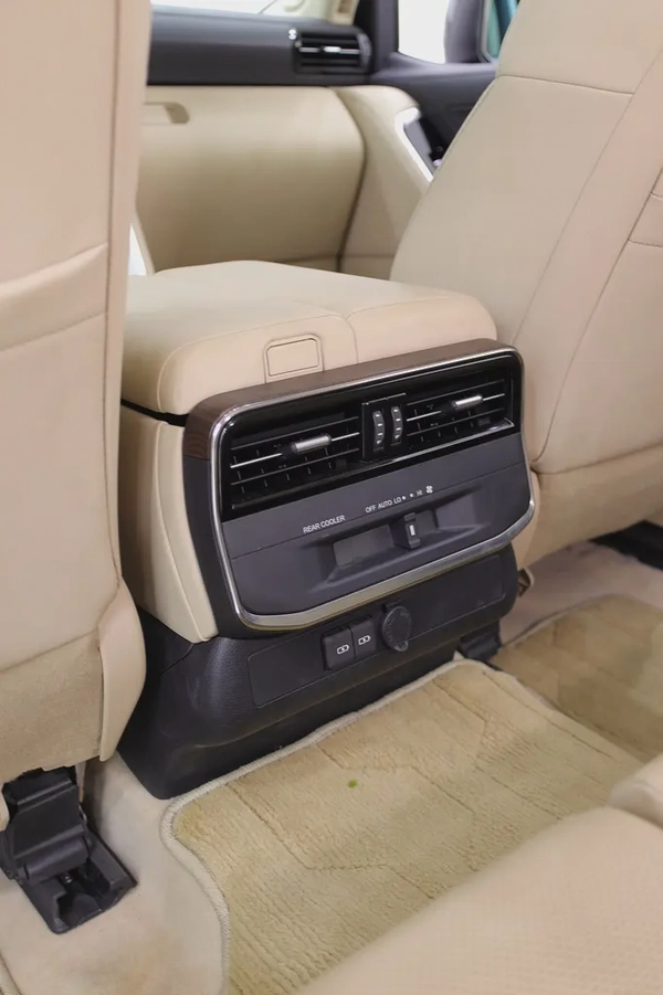 LAND CRUISER GXR GCC TWIN TURBO V6 - PERFECT CONDITION
