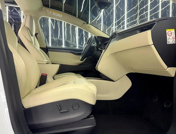 Tesla Model X 2018 GCC specs for 85,000.00 AED