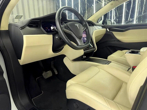 Tesla Model X 2018 GCC specs for 85,000.00 AED