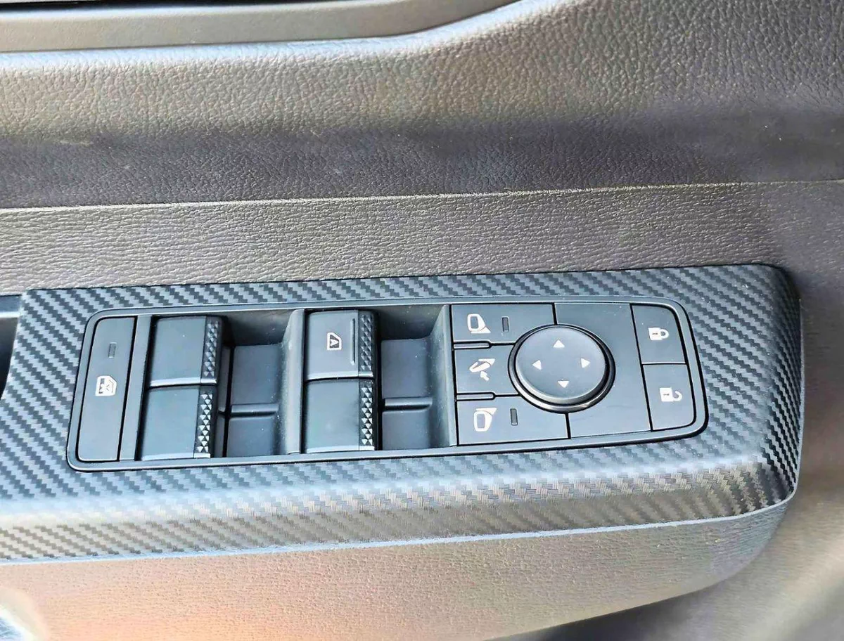 Mitsubishi L200 GLX || 2.4L PETROL M/T 4WD | SIDE STICKER (CODE # GLXP)-15-0