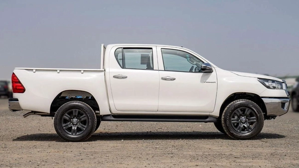 Toyota Hilux MID OPTION PETROL 2.7 AT
