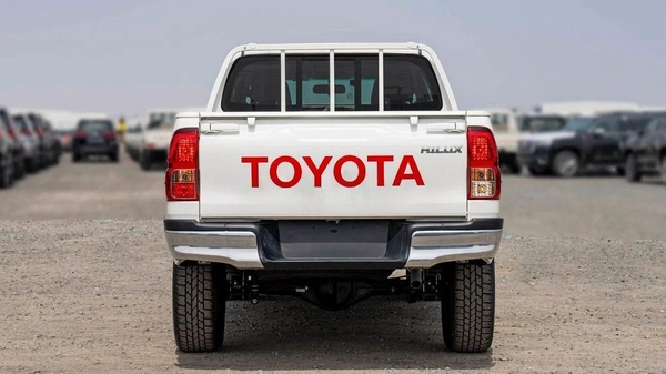 Toyota Hilux MID OPTION PETROL 2.7 AT