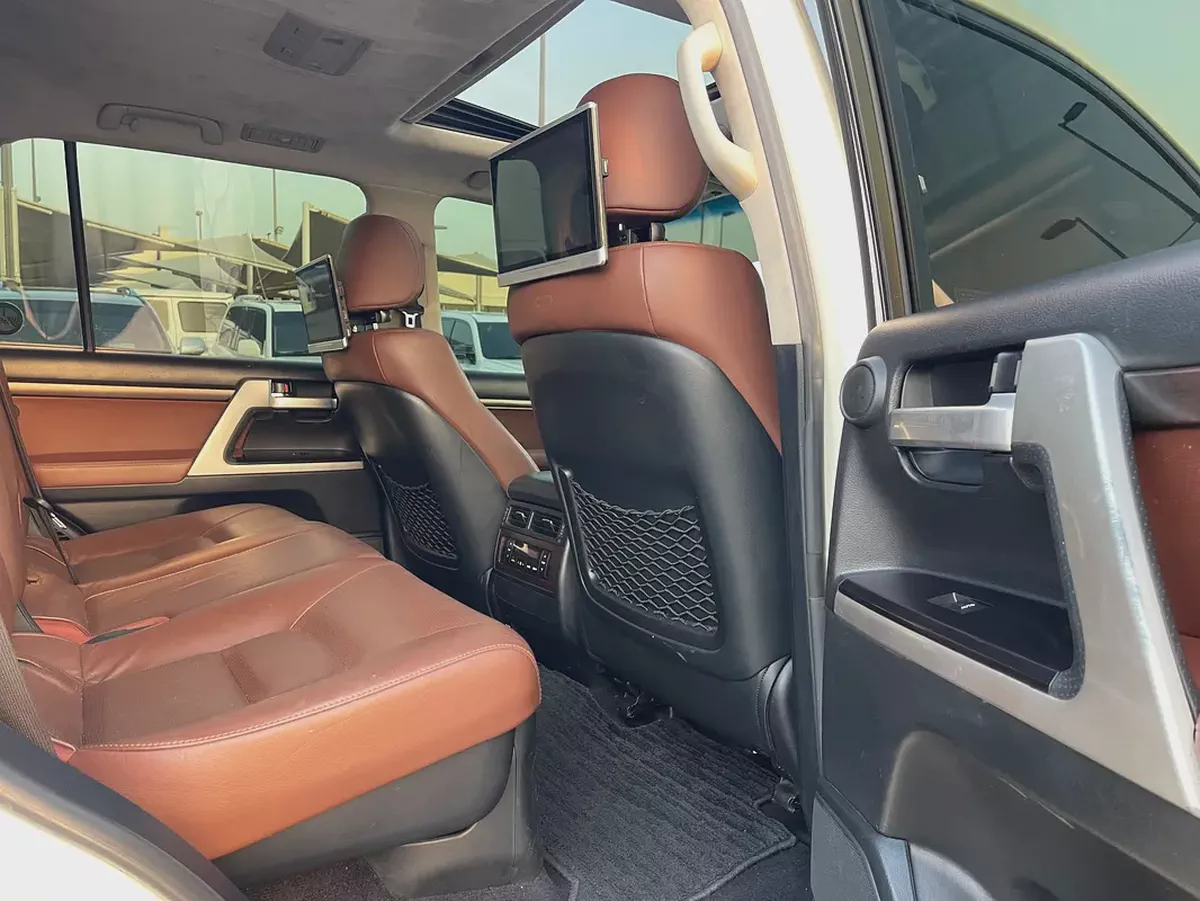 تويوتا لاند كلوزر VXR مكينه لكذس Toyota Land Cruiser VXR 2017 GCC Specs - Pristine Condition-13-13