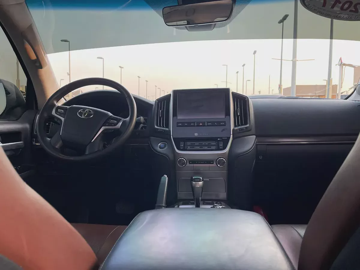 تويوتا لاند كلوزر VXR مكينه لكذس Toyota Land Cruiser VXR 2017 GCC Specs - Pristine Condition-18-18