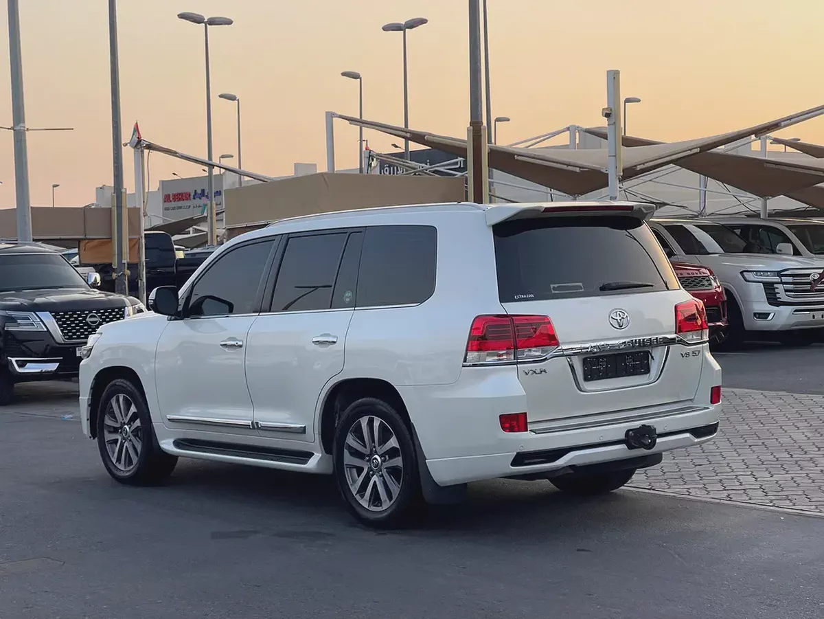 تويوتا لاند كلوزر VXR مكينه لكذس Toyota Land Cruiser VXR 2017 GCC Specs - Pristine Condition-3-3