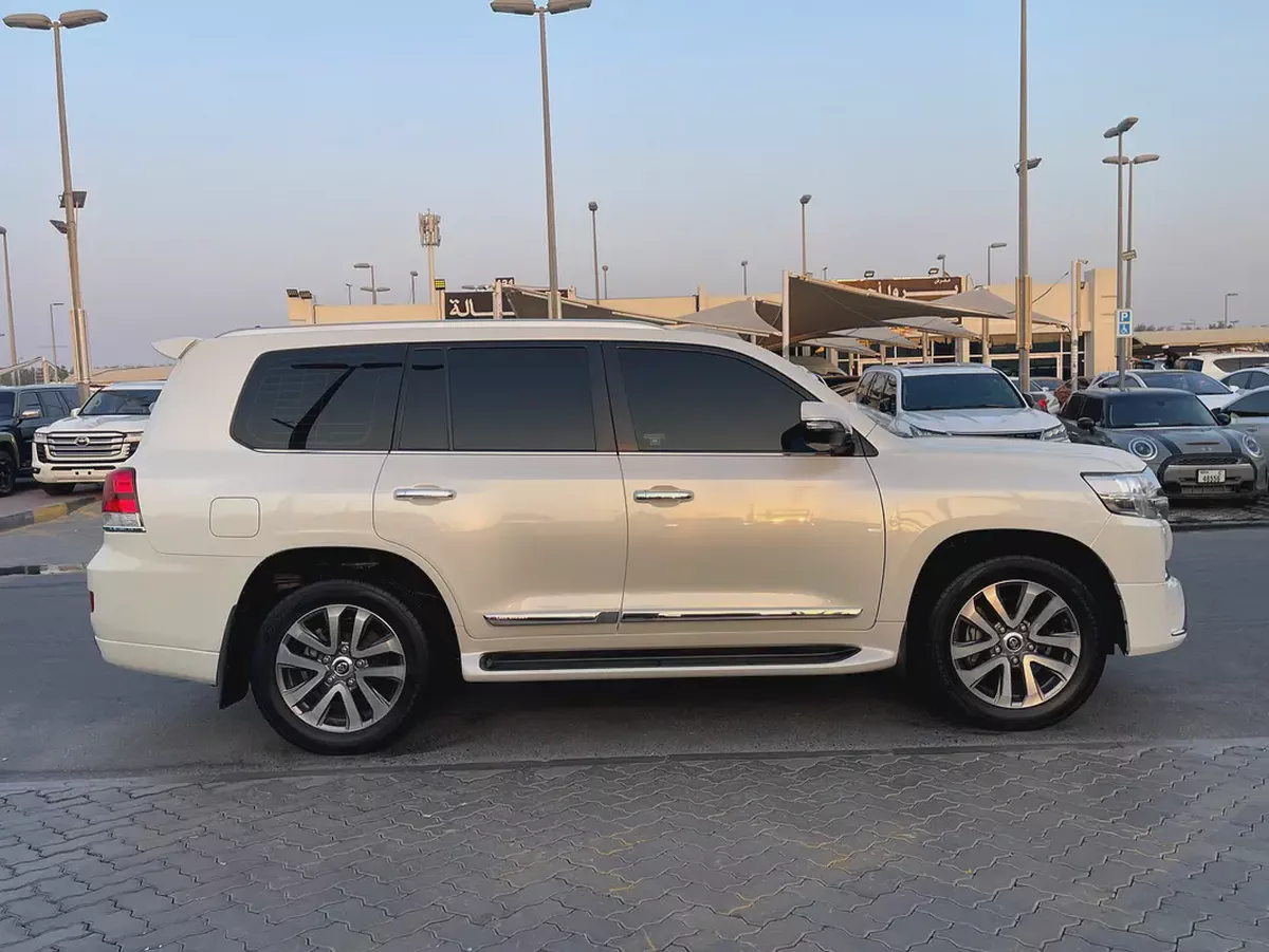 تويوتا لاند كلوزر VXR مكينه لكذس Toyota Land Cruiser VXR 2017 GCC Specs - Pristine Condition-6-6
