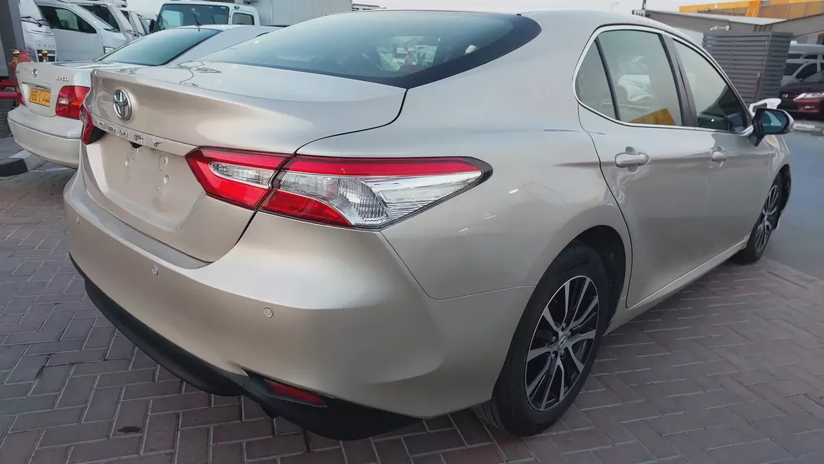 Toyota Camry SE 2020 GCC Specs BEVOR WAS TAXI-4-4