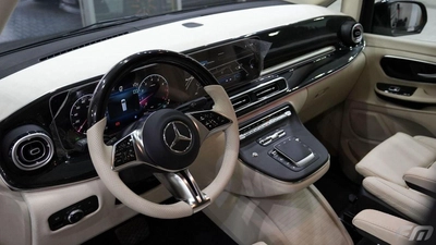 Mercedes Benz V300 VIP BUSINESS VAN –  FULL LUXURY OPTION | BRAND NEW | GCC | 2025-21