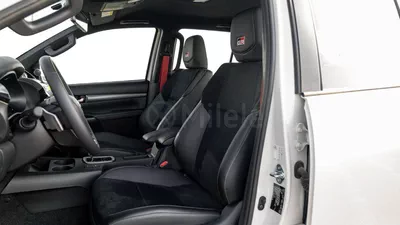 Toyota Hilux GR SPORT-11
