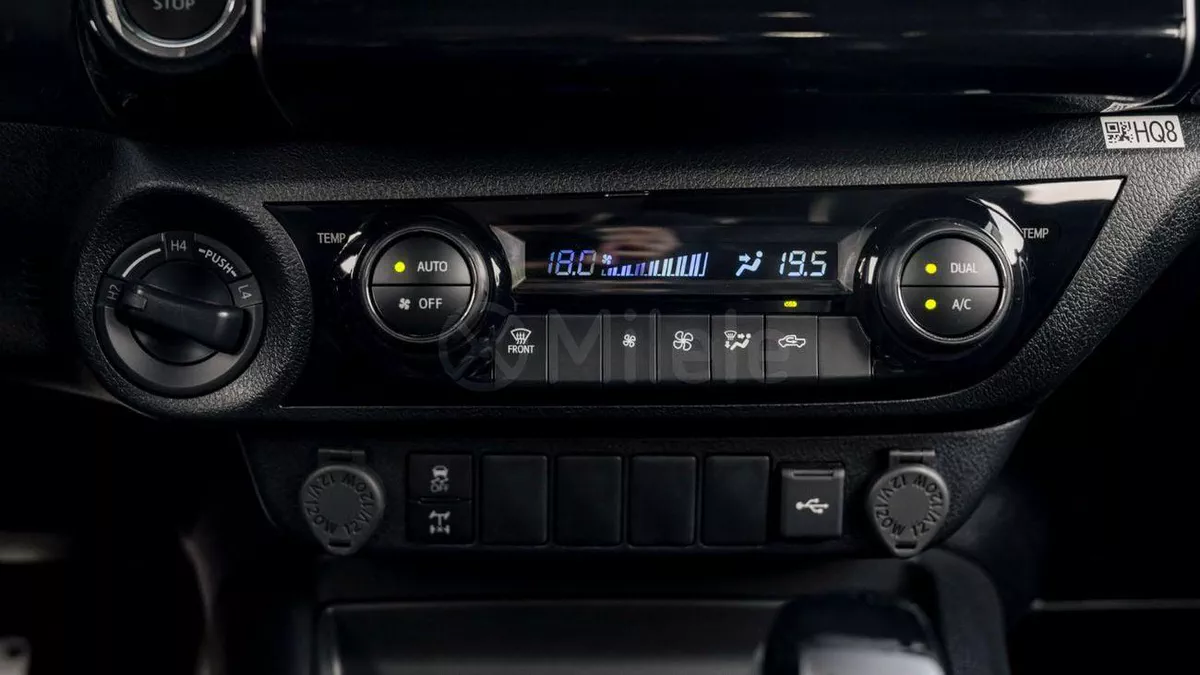 Toyota Hilux GR SPORT-22-0