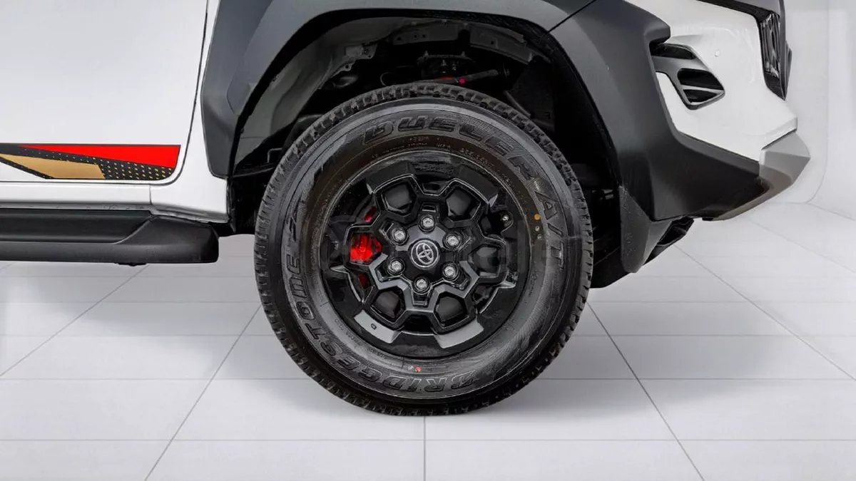 Toyota Hilux GR SPORT-5-0