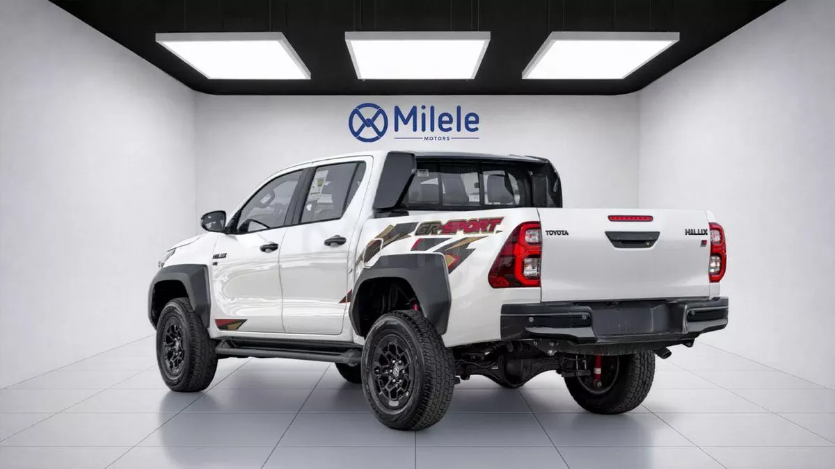 Toyota Hilux GR SPORT-6-0
