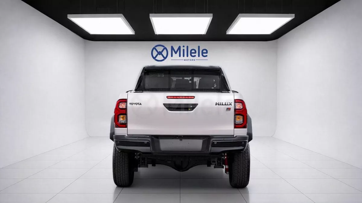 Toyota Hilux GR SPORT-7-0