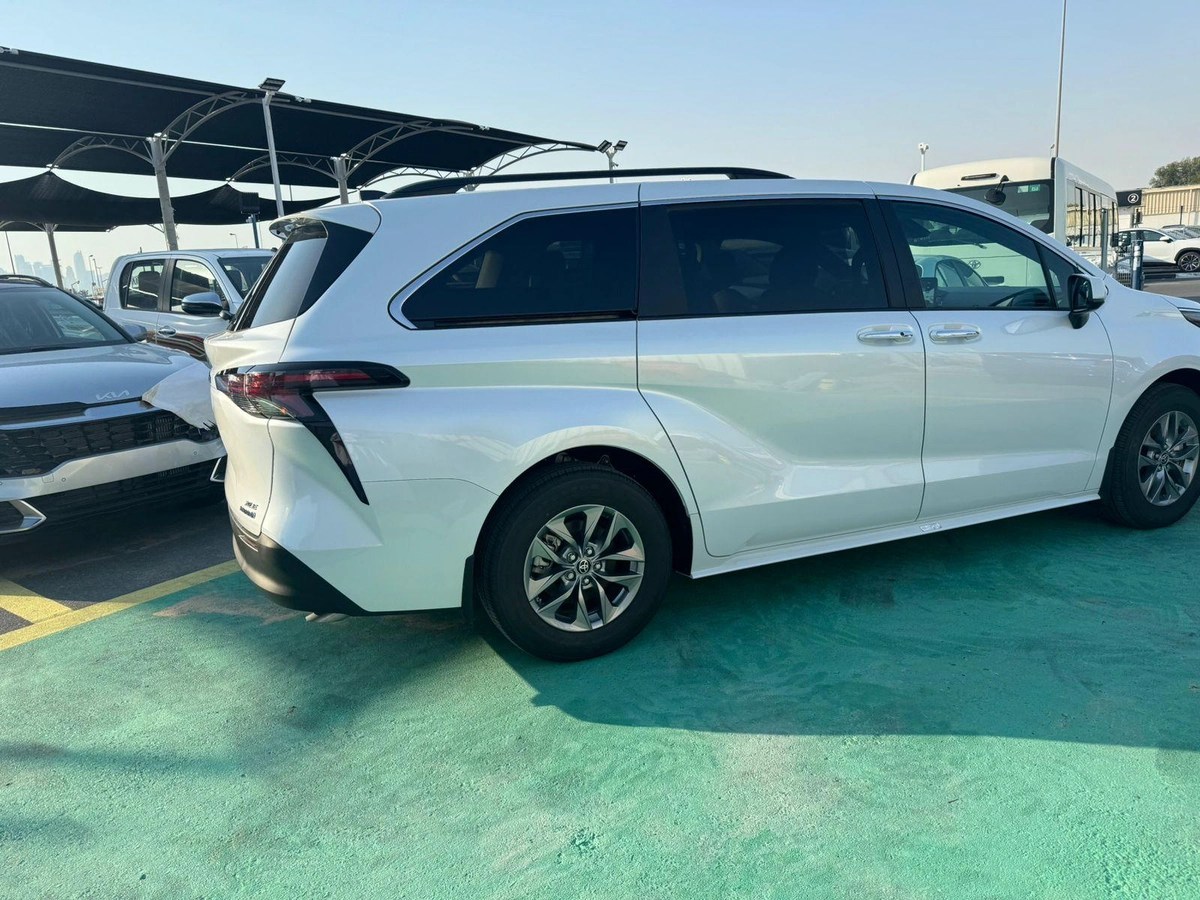 New 2024 Toyota Sienna-5-5