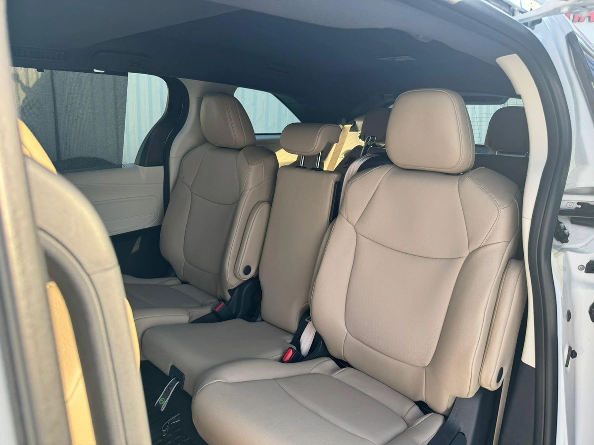New 2024 Toyota Sienna-6-6