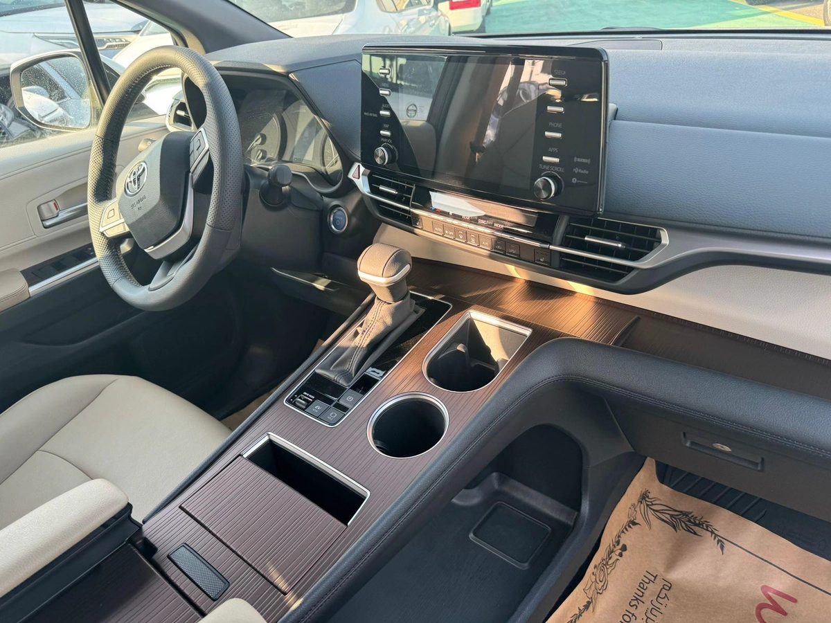 New 2024 Toyota Sienna-2-2
