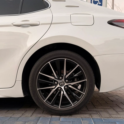 Toyota Camry Grande sport V6 2023-4