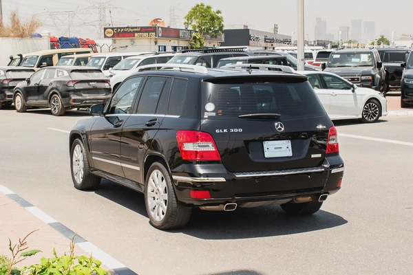 2011 - BENZ GLK300 - IMMACULATE CONDITION - ONLY 92,000 KM DONE