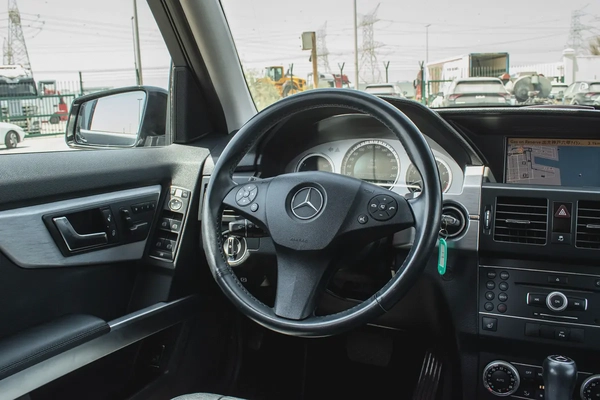 2011 - BENZ GLK300 - IMMACULATE CONDITION - ONLY 92,000 KM DONE