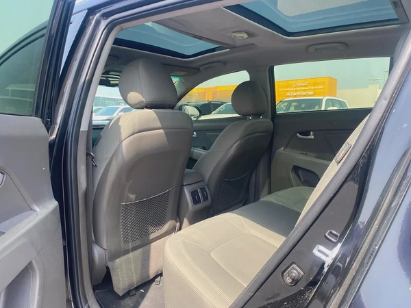 kia sportage 2015 fullopshin balck colir GCC calen car