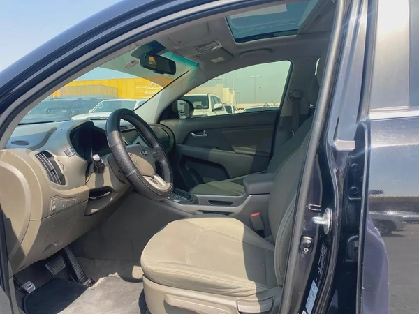 kia sportage 2015 fullopshin balck colir GCC calen car