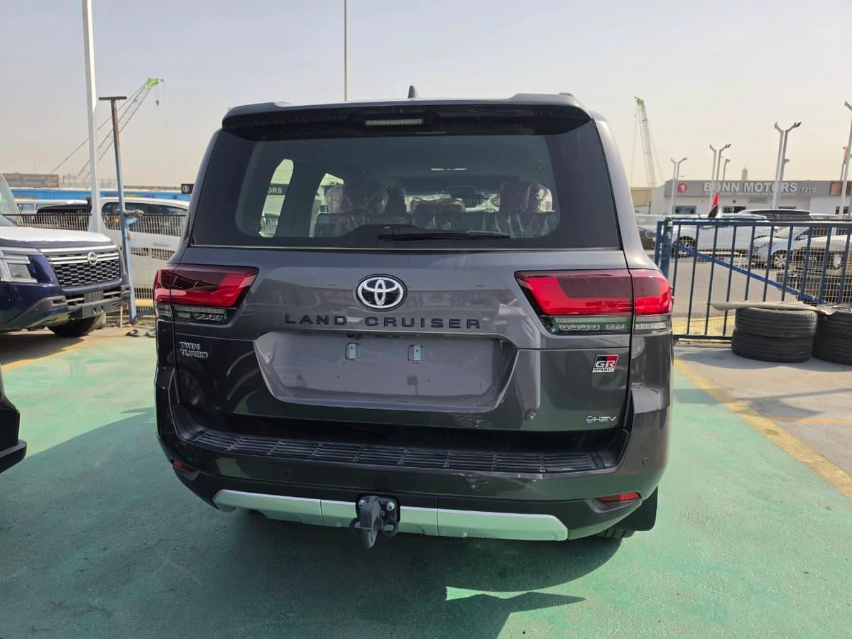 Toyota Land Cruiser GR Sport Hybrid 3.5L 2026 – Grey Exterior-6-6